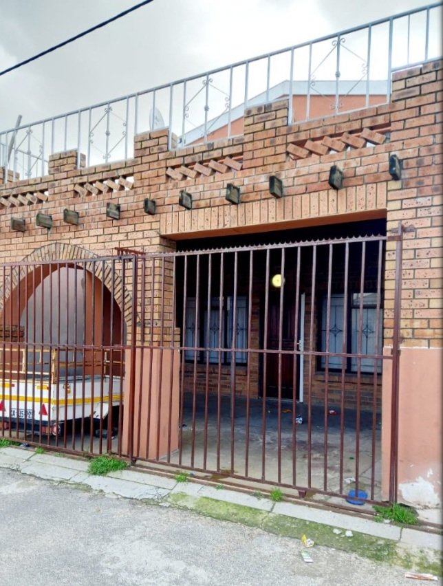 3 Bedroom Property for Sale in Victoria Mxenge Western Cape